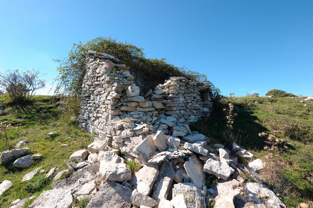 I ruderi della Casella di Colle Mannone I ruderi della Casella di Colle Mannone