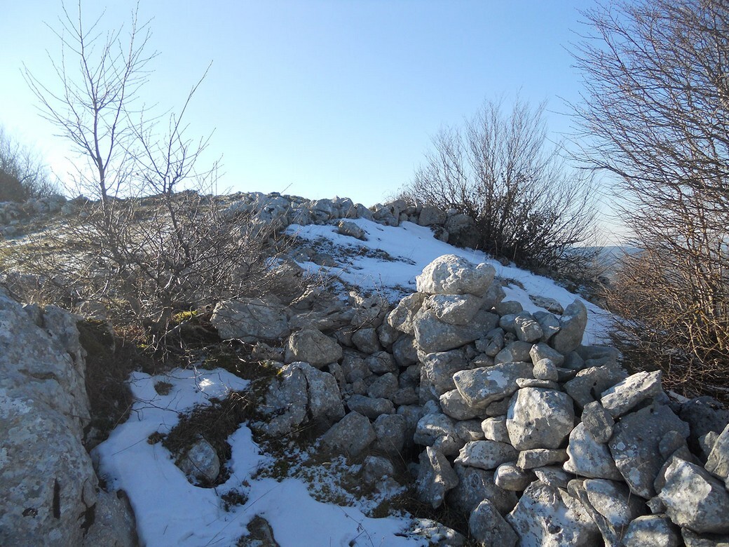 Muro di confine Muro di confine tra Monteroduni e Longano