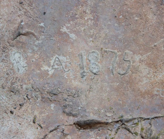 Iscrizione incisa alla Grotta di Carlantonio